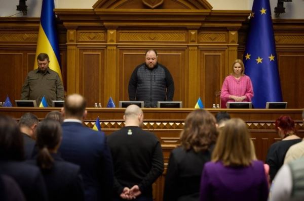 Золотые чиновники. В Киеве за наворованными деньгами следят в ювелирках