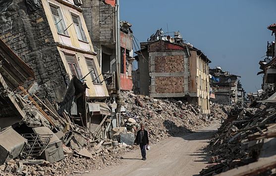 Число жертв землетрясений в Турции составило почти 46 тыс.