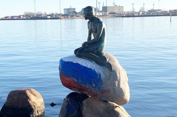Датская русалочка с флагом России. Почему это не тянет на вандализм