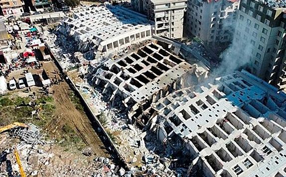 Названы причины падения элитного дома в Турции при землетрясении