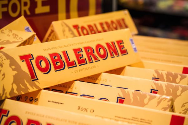С упаковки шоколада Toblerone исчезнет изображение швейцарской горы Маттерхорн 