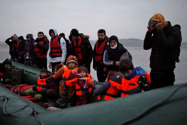 The Times: британские власти готовят законопроект о высылке прибывающих на лодках мигрантов 