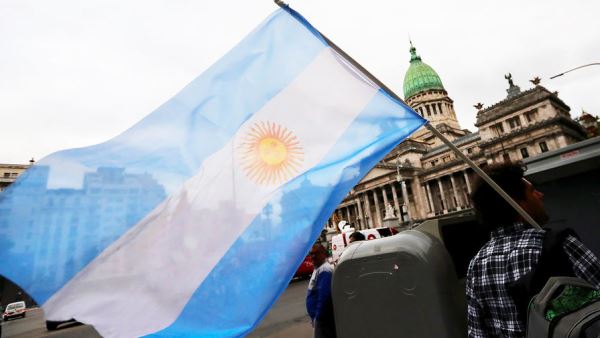 Власти Аргентины заявили, что электроснабжение в стране восстановят через пару часов 