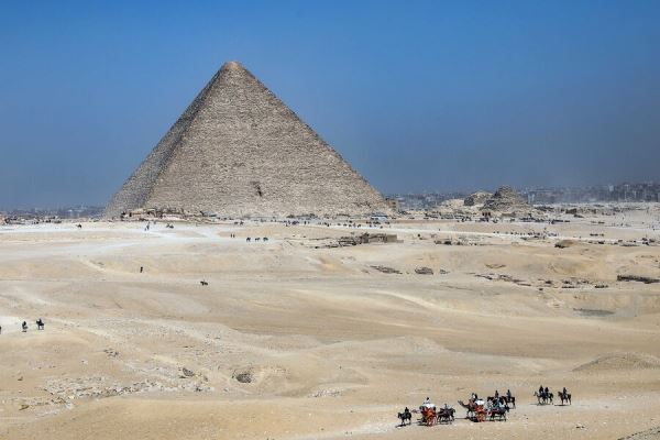 В Египте археологи обнаружили скрытый коридор внутри пирамиды в Гизе с помощью сканера 