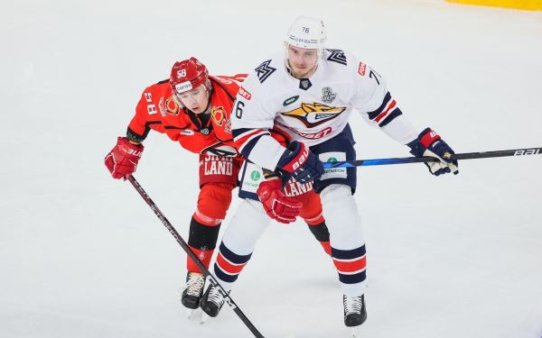 «Металлург» в овертайме вырвал победу у «Автомобилиста» в плей-офф КХЛ 