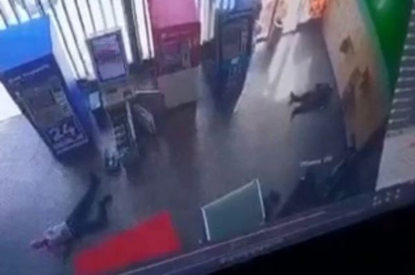 Один человек погиб в результате стрельбы в гипермаркете в Баку
